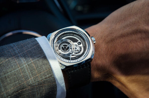 SevenFriday Q01