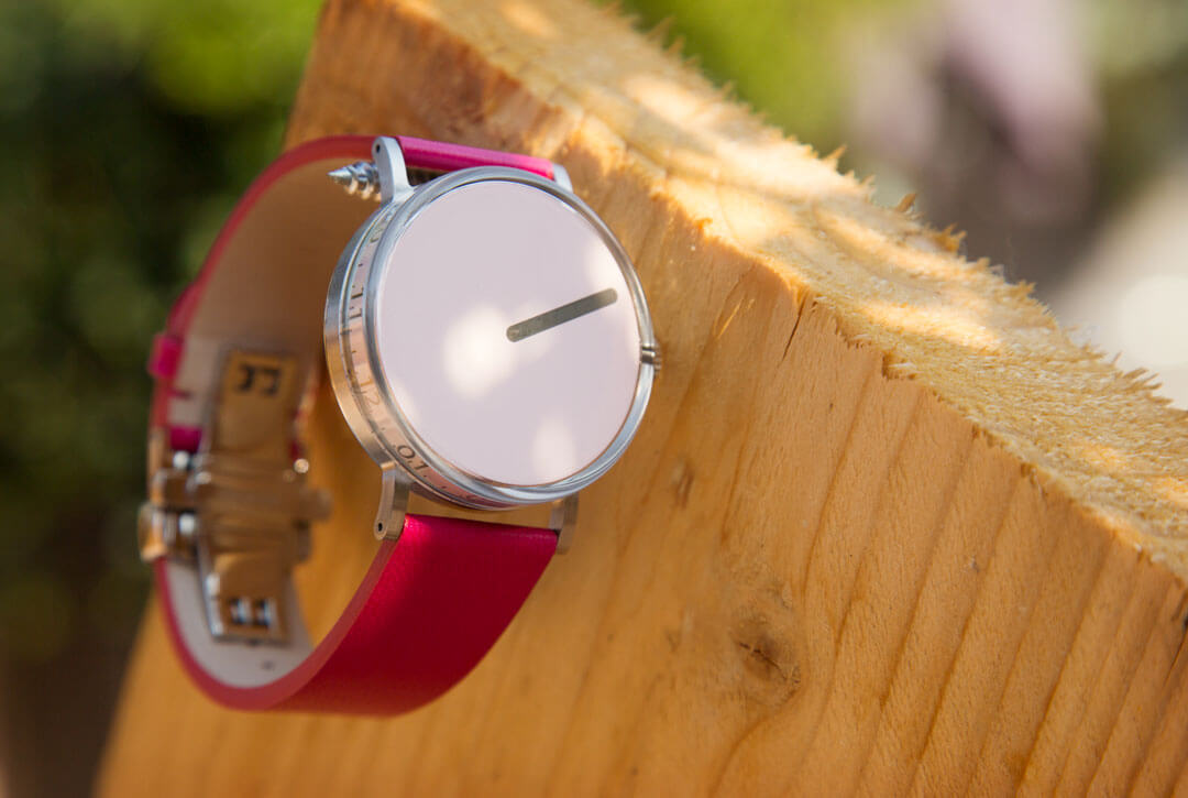 pheidippides watches the hourglass red