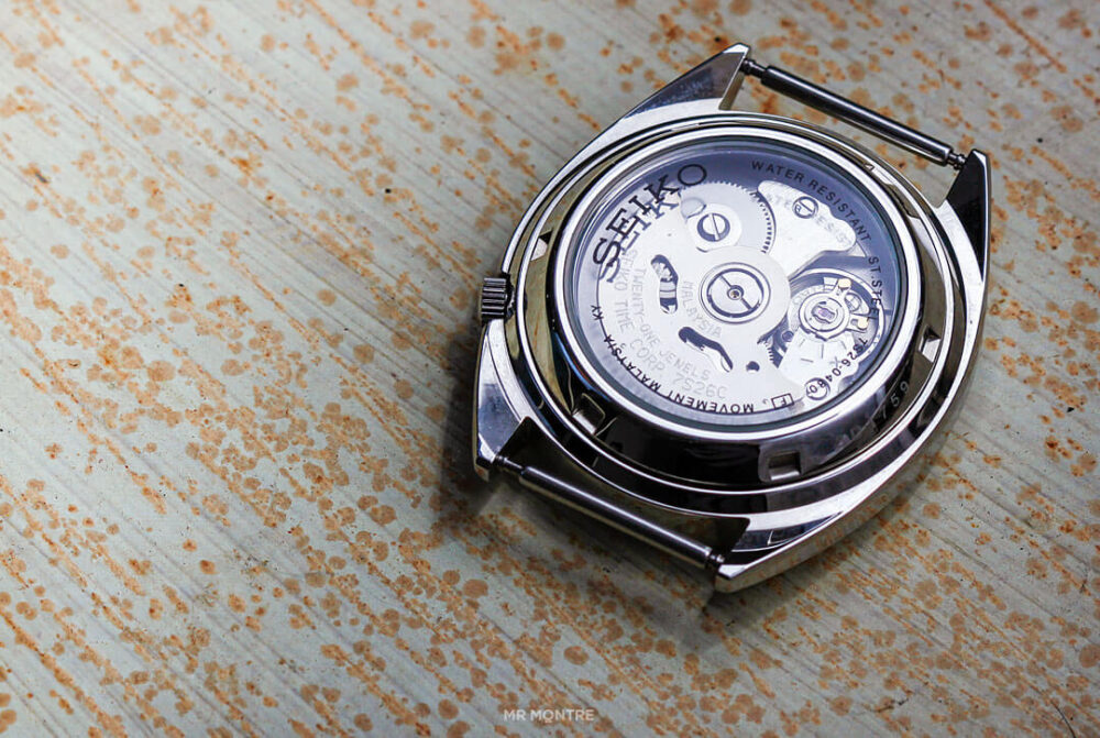 foud de boite de la seiko 5 snxs77k