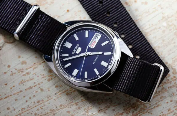 montre seiko 5 snxs77k