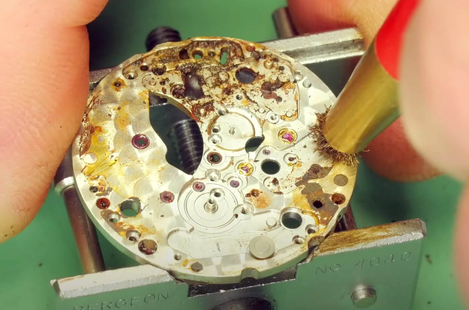 Restauration d’une Rolex GMT Master II complètement rouillée en images