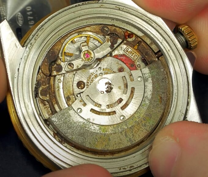 Restauration d’une Rolex GMT Master II complètement rouillée en images