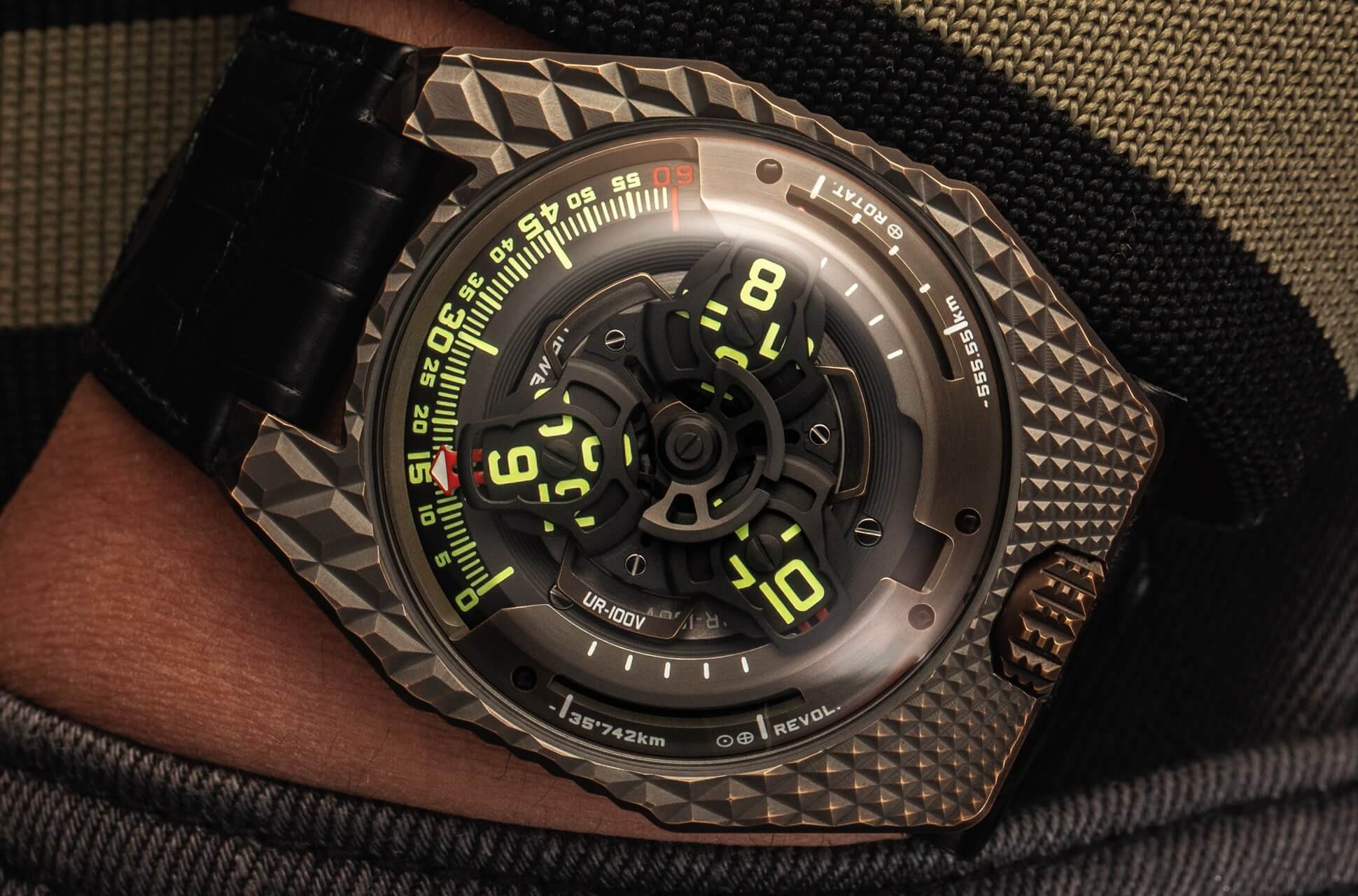 URWERK UR-100V T-Rex