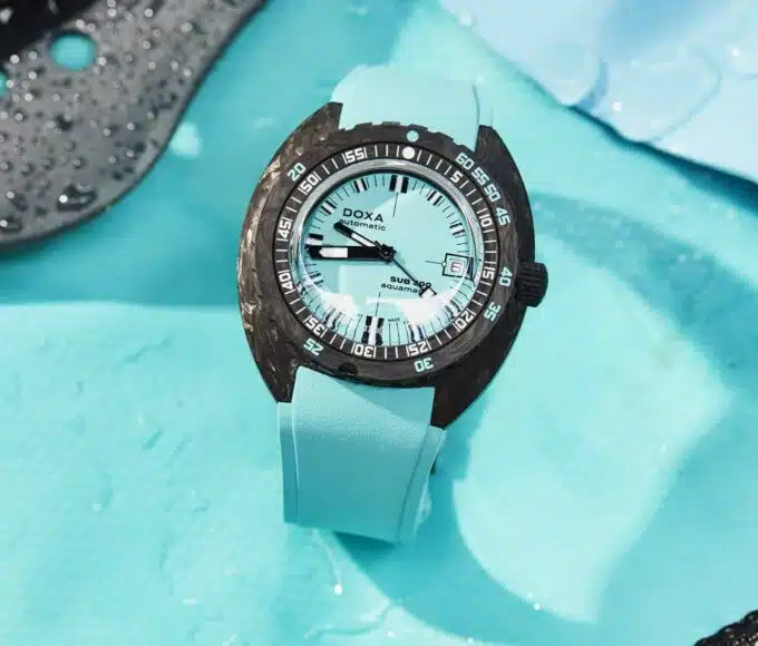 DOXA SUB 300 carbon COSC : de la couleur au poignet !