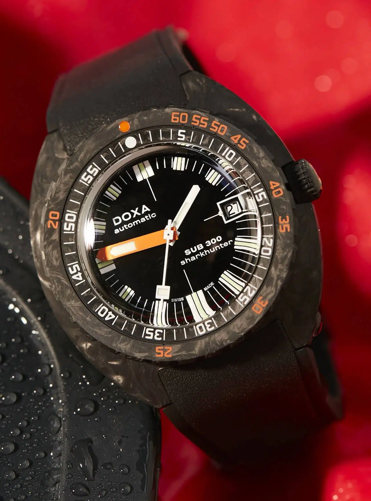 DOXA SUB 300 carbon COSC