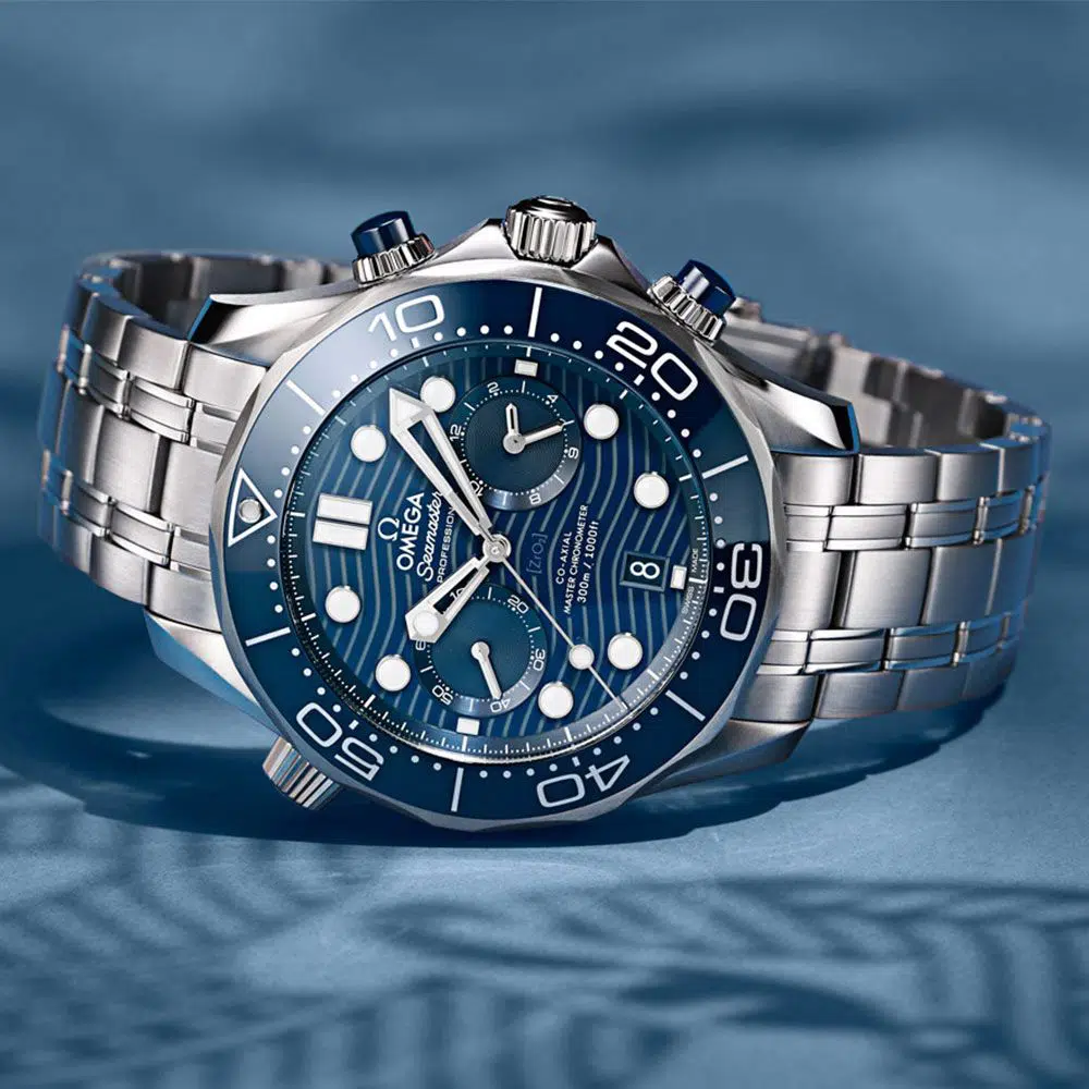 montre omega seamaster diver 300m co axial master chronometer chronograph cadran bleu bracelet acier 44 mm