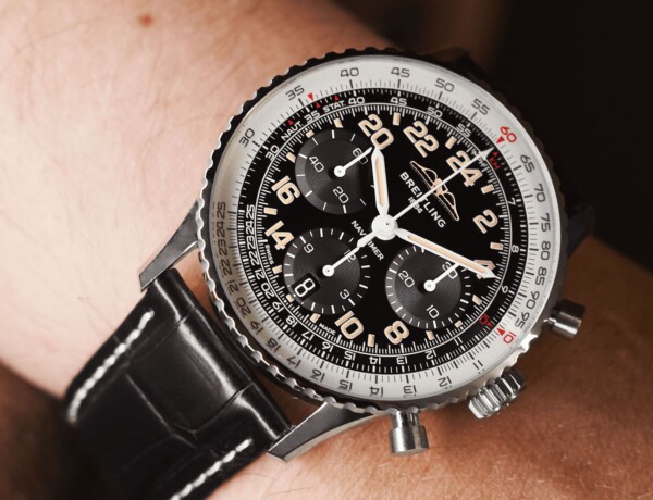 breitling navitimer cosmonaute une min