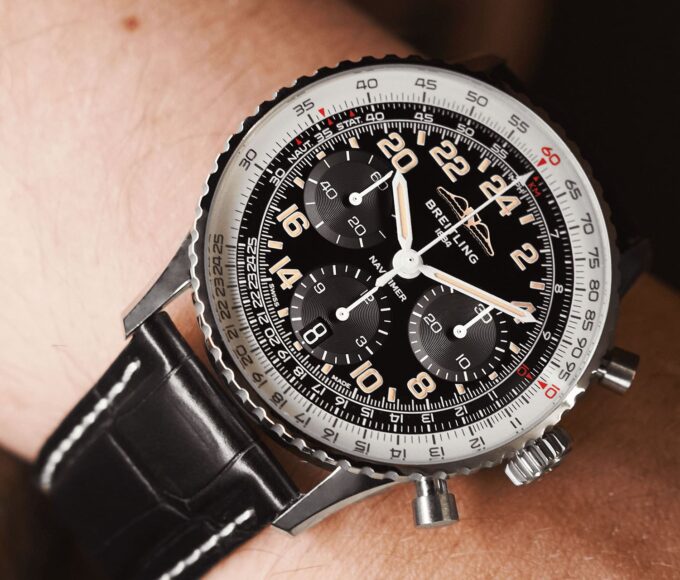 breitling navitimer cosmonaute une min