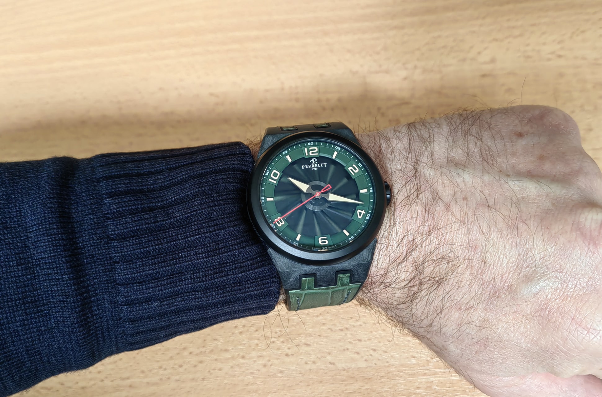 perrelet turbine carbon une min