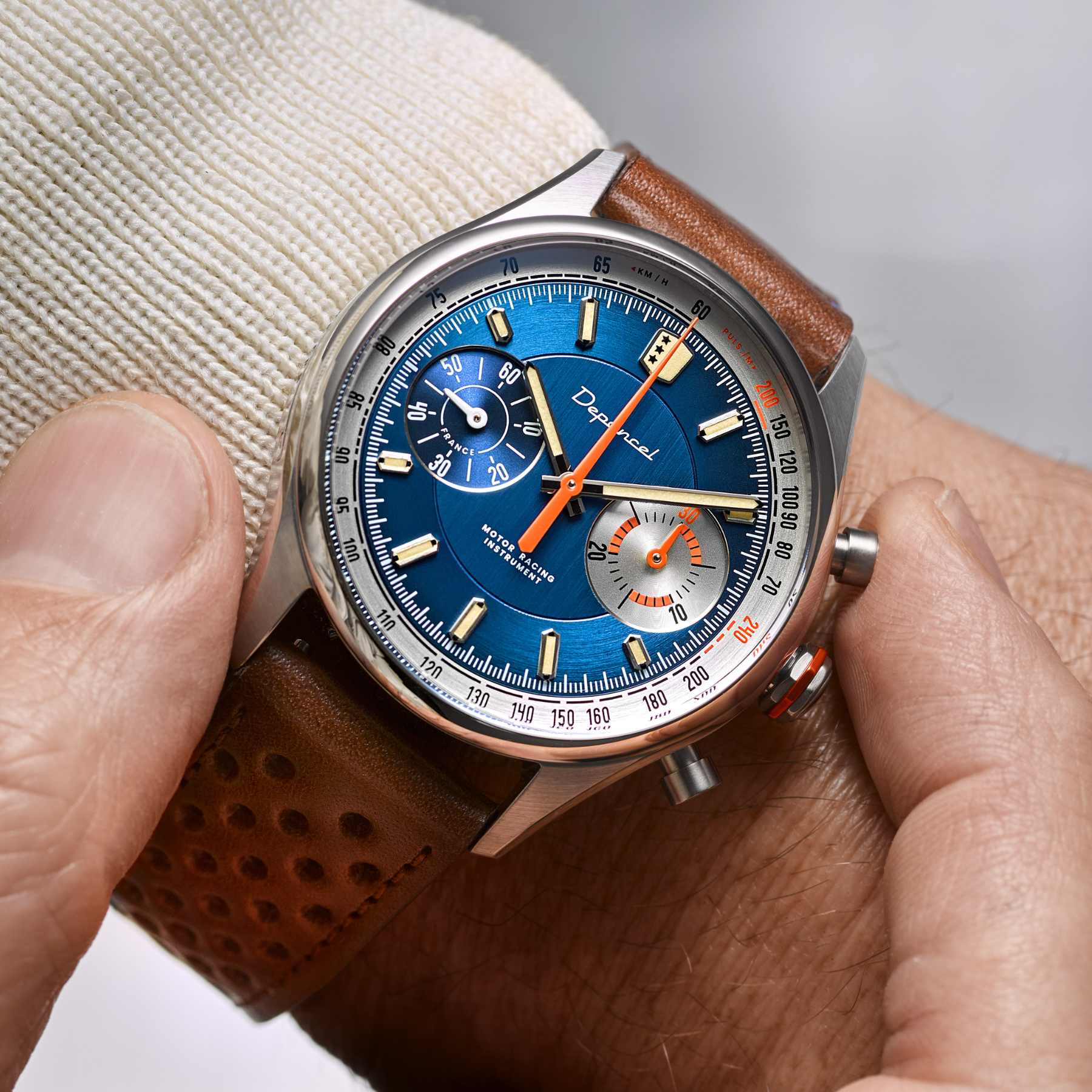 allure chronographe manuel cadran bleu bracelet marron montres francaise 30mm 3000x jpg