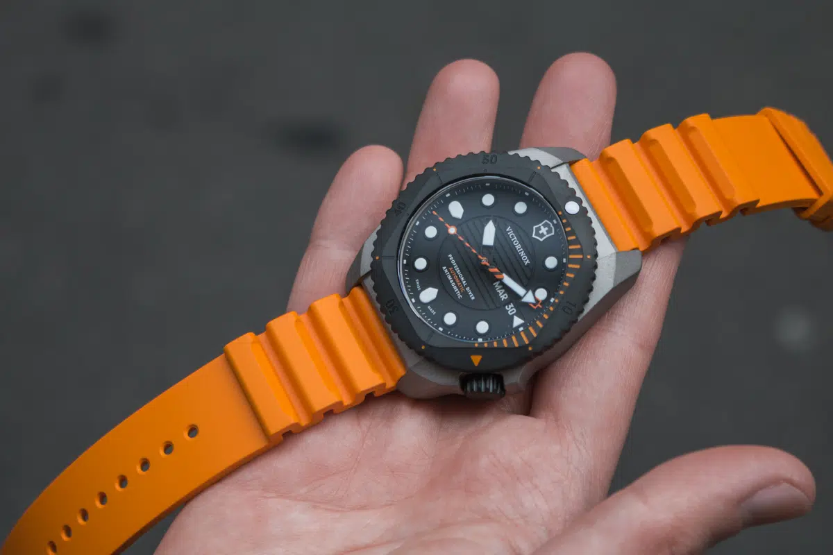 victorinox dive pro automatic 241996 cadran et aiguilles
