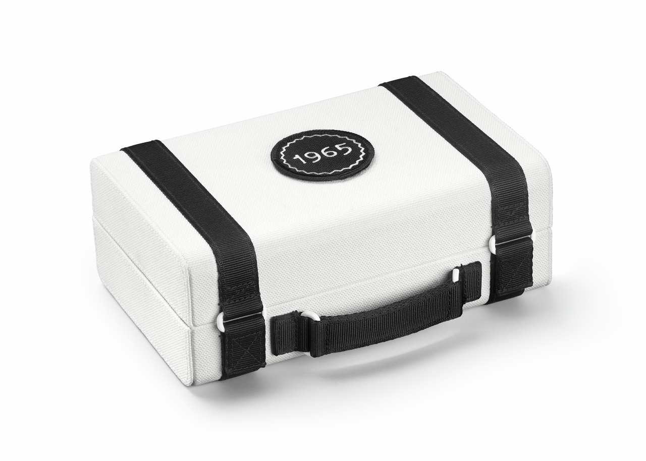 sc01 25 moonswatch 1965 box