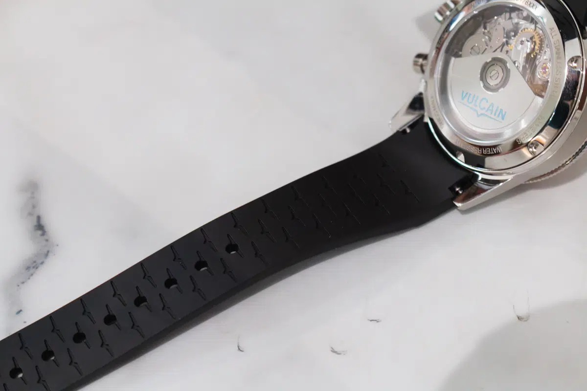 vulcain skindiver chronograph sable et azur x ocarat arriere bracelet caoutchouc